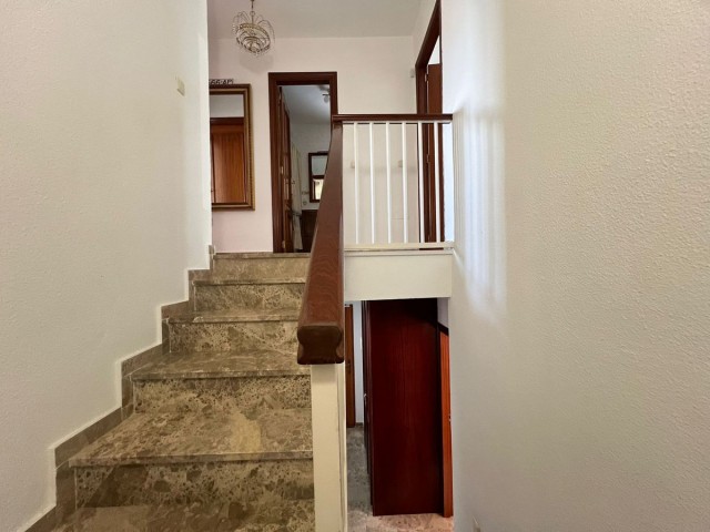 Villa con 5 Dormitorios  en Alhaurín de la Torre