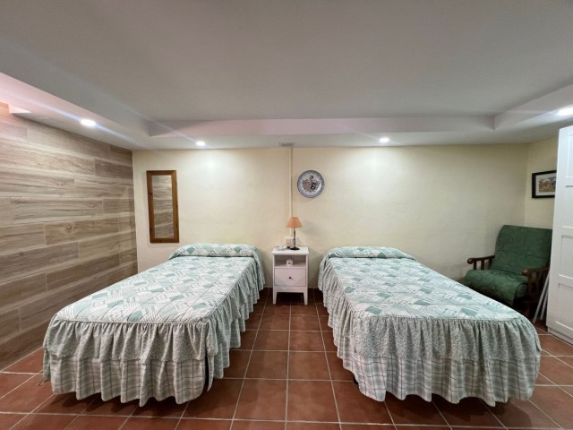Villa con 5 Dormitorios  en Alhaurín de la Torre