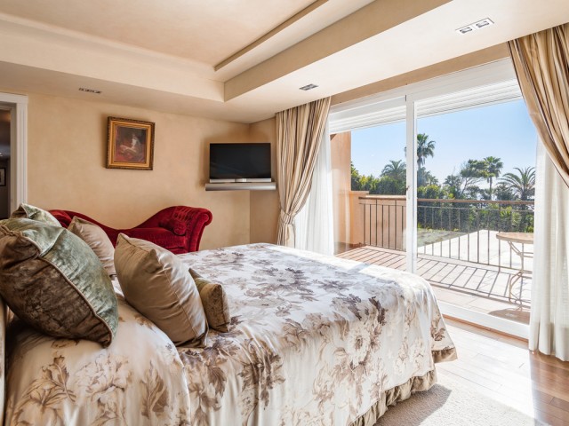 8 Bedrooms Villa in New Golden Mile