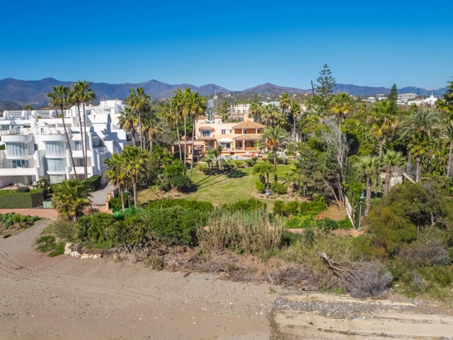 8 Sovrums Villa i New Golden Mile