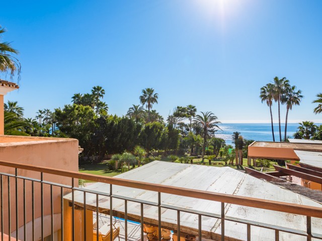 8 Sovrums Villa i New Golden Mile