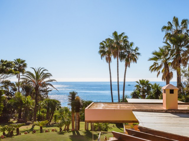 8 Sovrums Villa i New Golden Mile