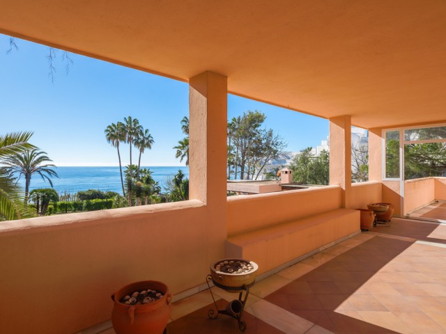 8 Bedrooms Villa in New Golden Mile