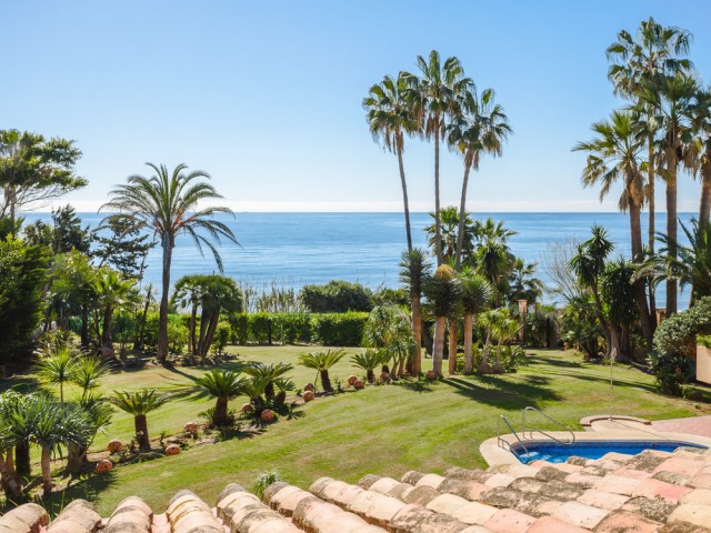 8 Bedrooms Villa in New Golden Mile