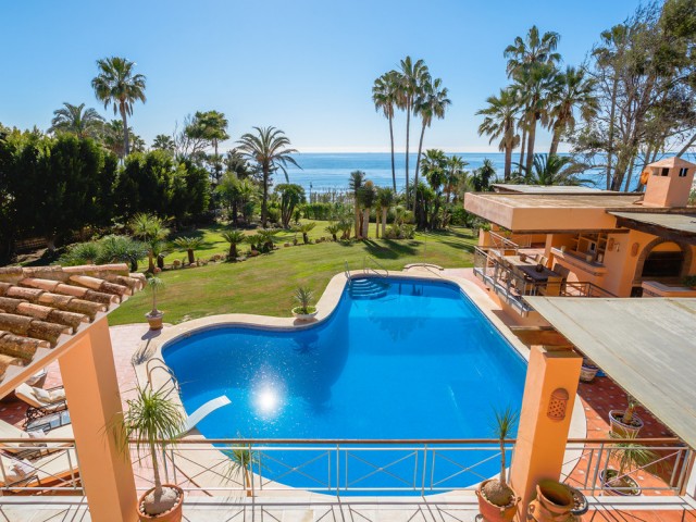 8 Bedrooms Villa in New Golden Mile