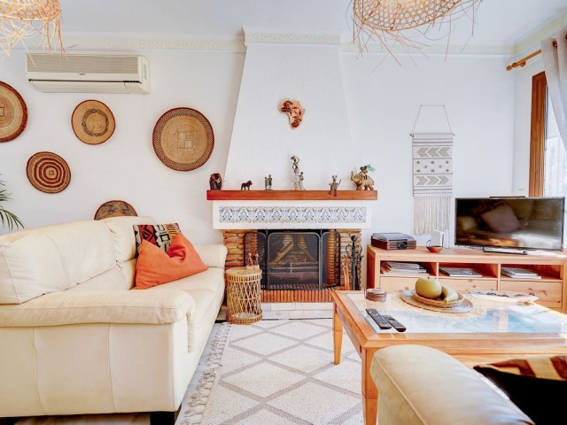 Villa con 4 Dormitorios  en Calahonda