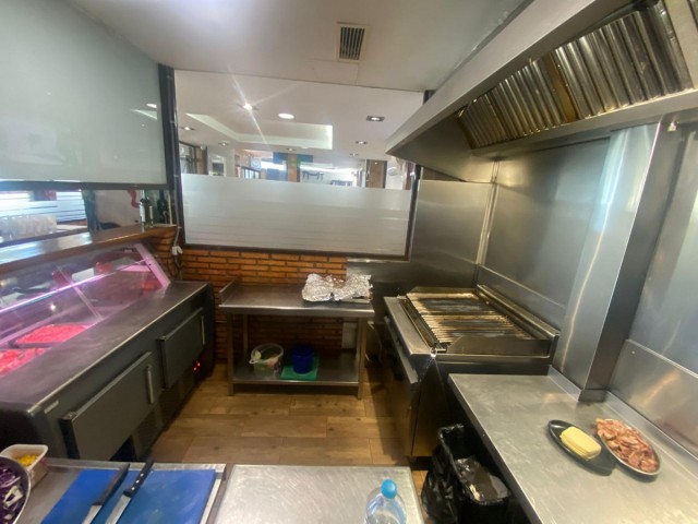 Commercial avec 0 Chambres  à El Pinillo