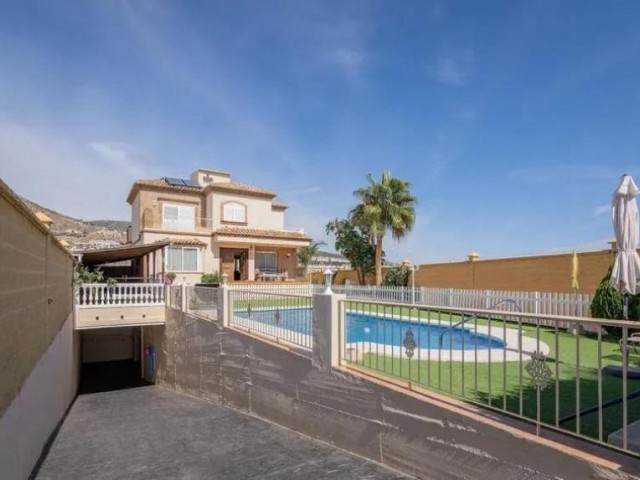 6 Bedrooms Villa in Benalmadena