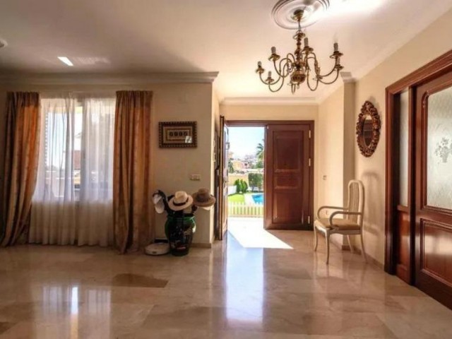 6 Bedrooms Villa in Benalmadena