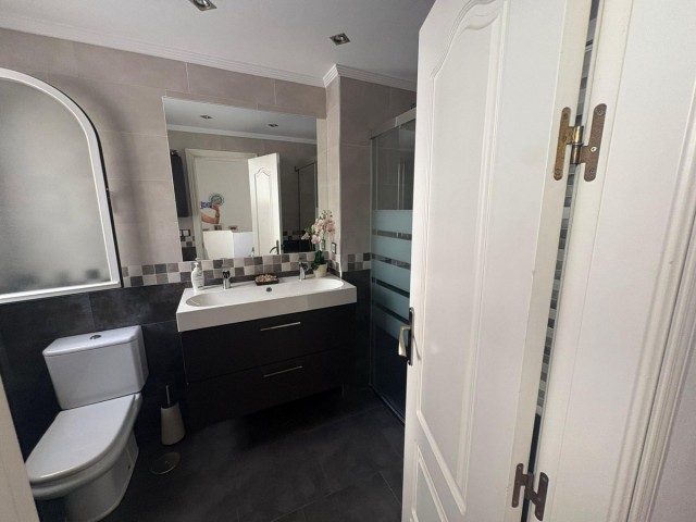 Maison mitoyenne avec 3 Chambres  à Benalmadena