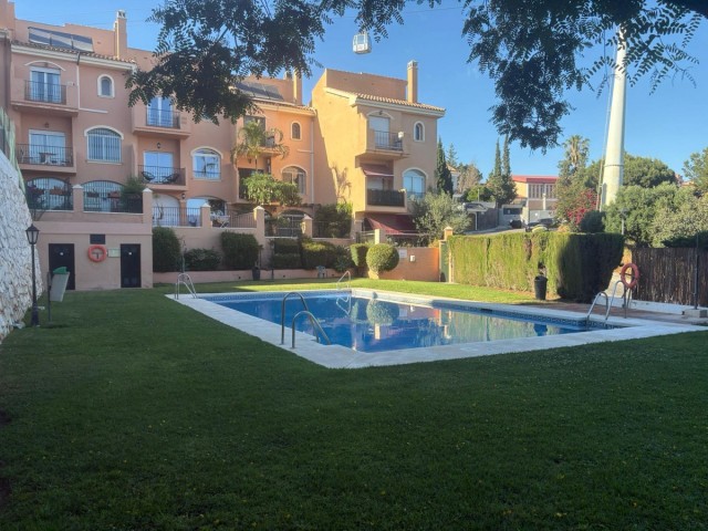 Maison mitoyenne avec 3 Chambres  à Benalmadena