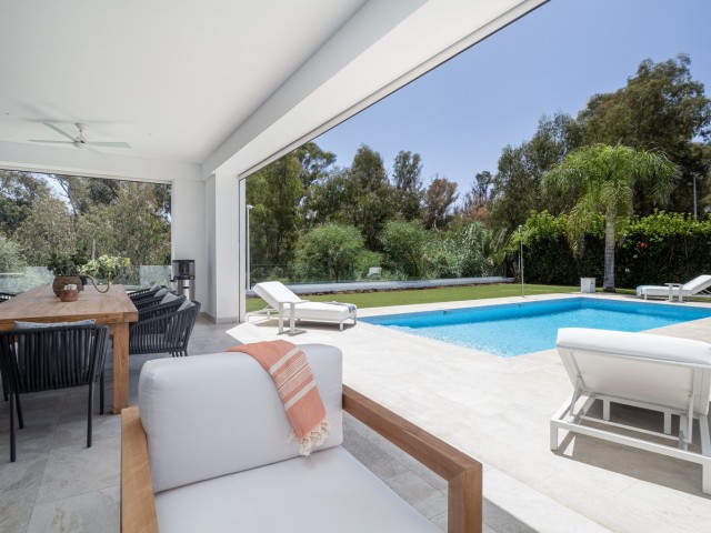 4 Bedrooms Villa in Guadalmina Baja