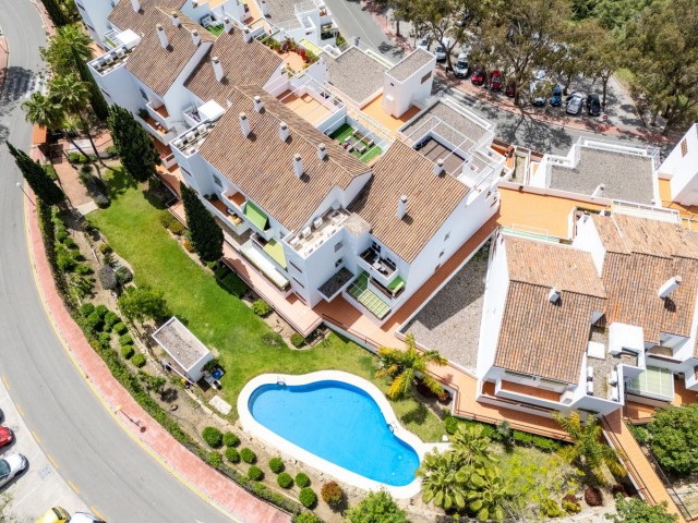 Apartamento con 2 Dormitorios  en Torrequebrada