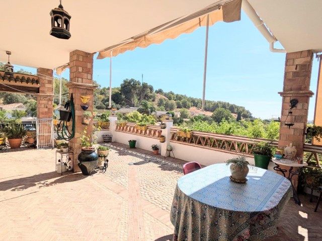Villa con 4 Dormitorios  en Torremolinos