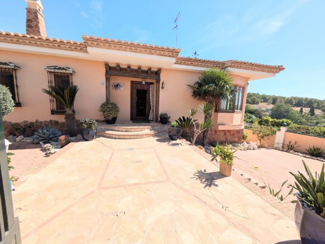 Villa con 4 Dormitorios  en Torremolinos