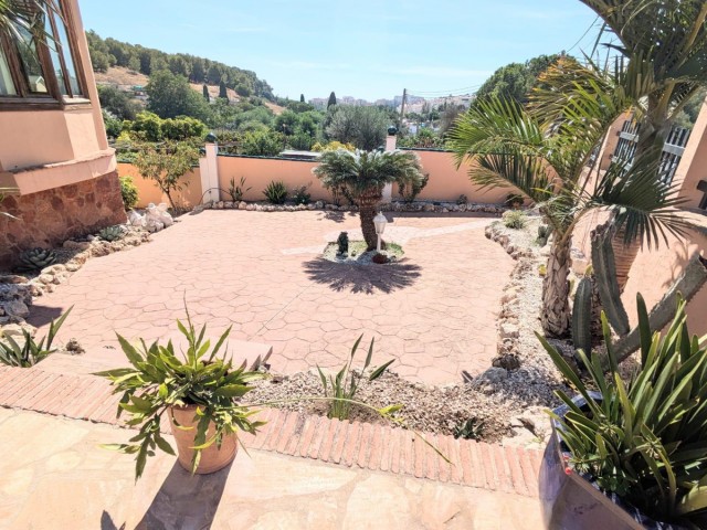 Villa con 4 Dormitorios  en Torremolinos