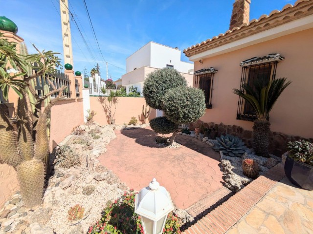 Villa con 4 Dormitorios  en Torremolinos