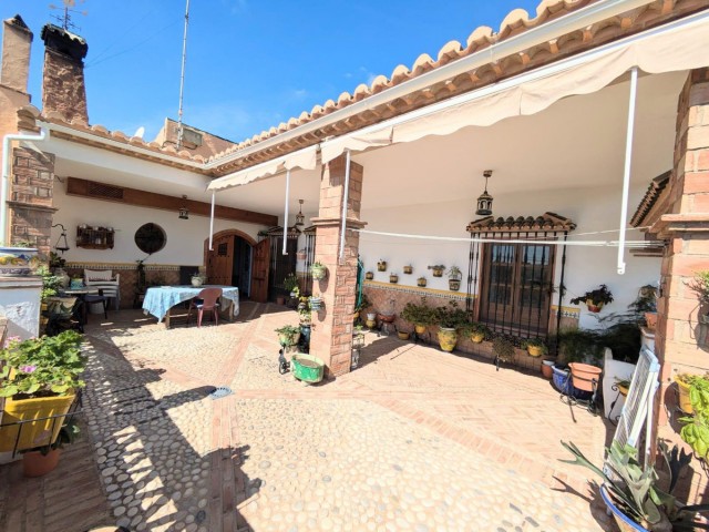 Villa con 4 Dormitorios  en Torremolinos