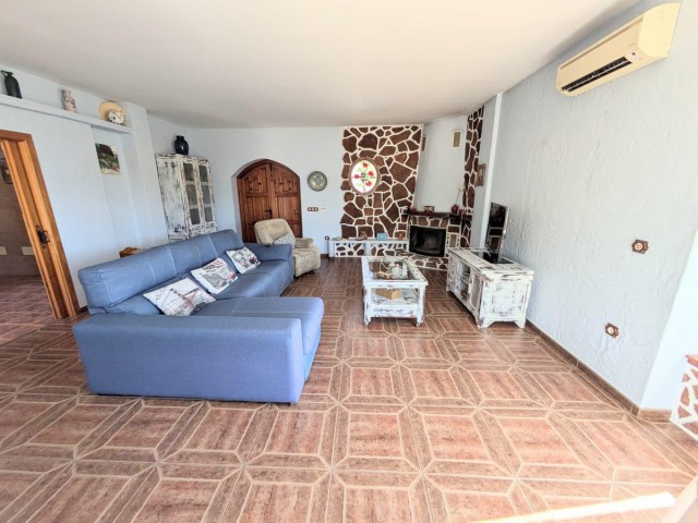 Villa con 4 Dormitorios  en Torremolinos