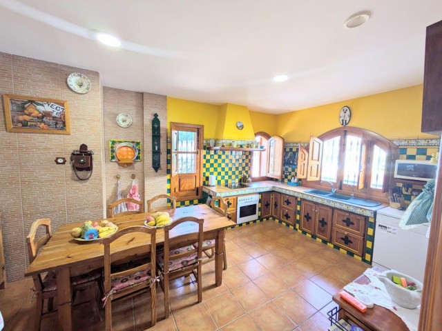 Villa con 4 Dormitorios  en Torremolinos