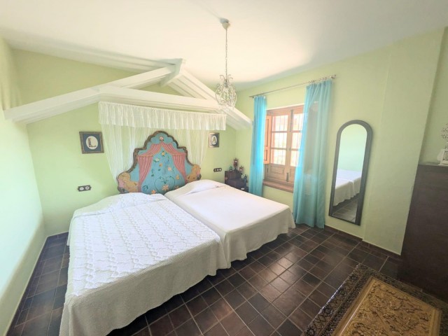 Villa con 4 Dormitorios  en Torremolinos