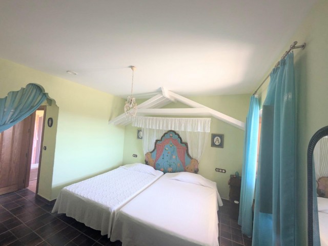 Villa con 4 Dormitorios  en Torremolinos