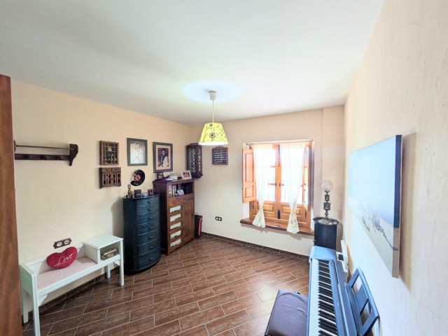 Villa con 4 Dormitorios  en Torremolinos