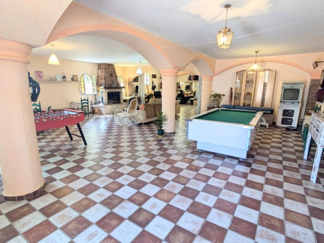 Villa con 4 Dormitorios  en Torremolinos