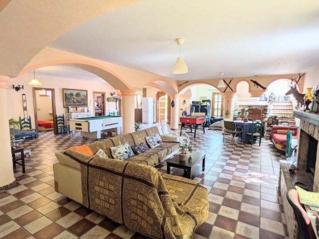 Villa con 4 Dormitorios  en Torremolinos