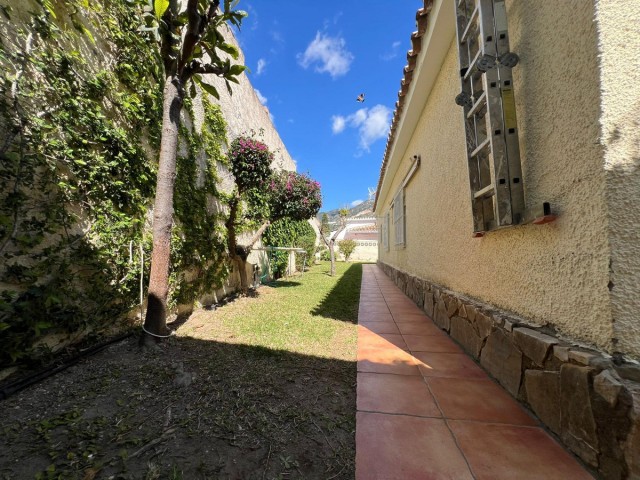 5 Bedrooms Villa in Benalmadena
