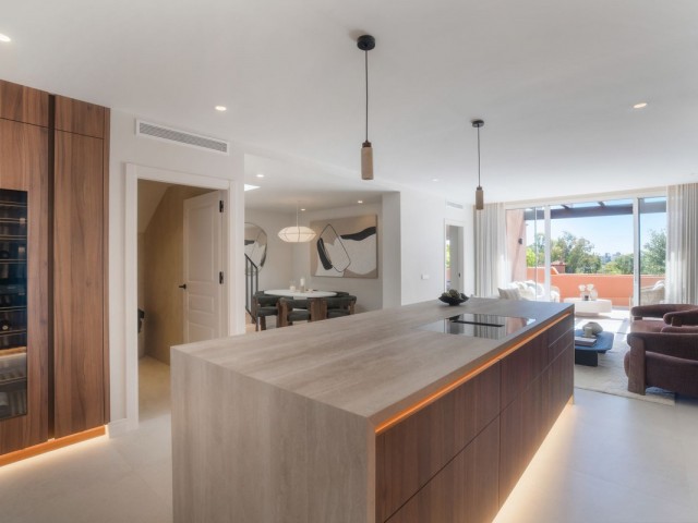 Appartement avec 4 Chambres  à Nueva Andalucía