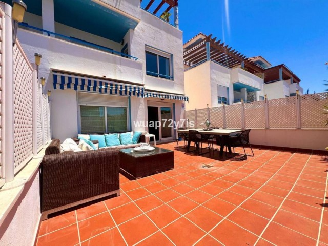 Maison mitoyenne avec 5 Chambres  à Estepona