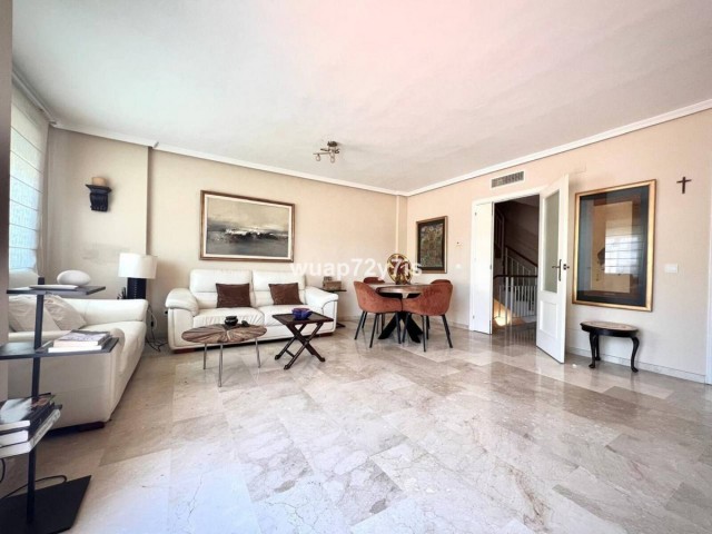 Maison mitoyenne avec 5 Chambres  à Estepona