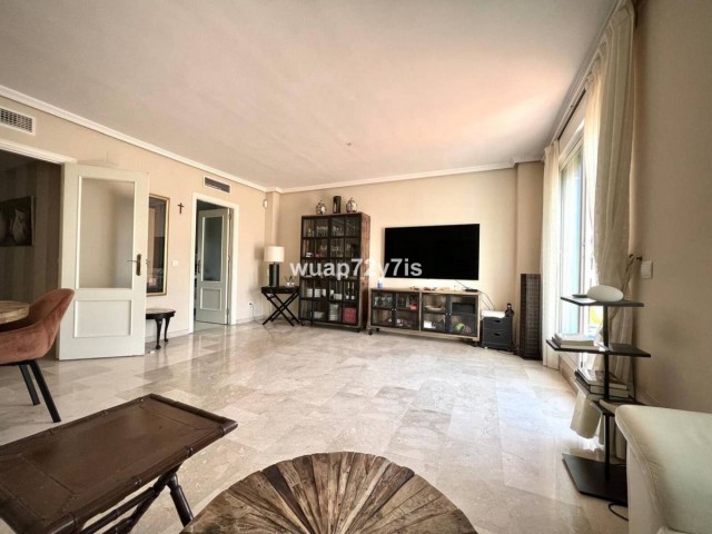 Maison mitoyenne avec 5 Chambres  à Estepona
