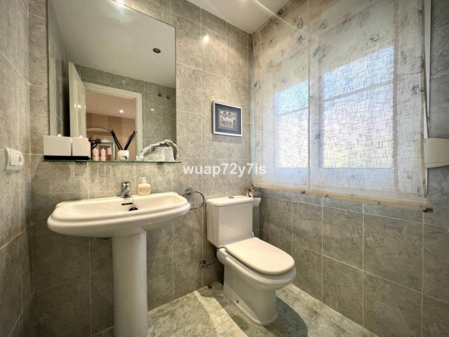 Maison mitoyenne avec 5 Chambres  à Estepona
