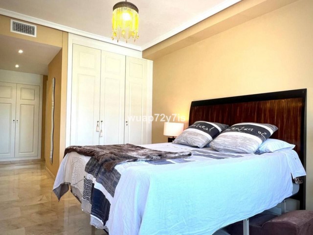 Maison mitoyenne avec 5 Chambres  à Estepona