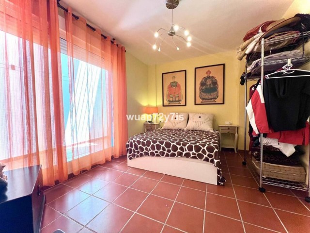 Maison mitoyenne avec 5 Chambres  à Estepona