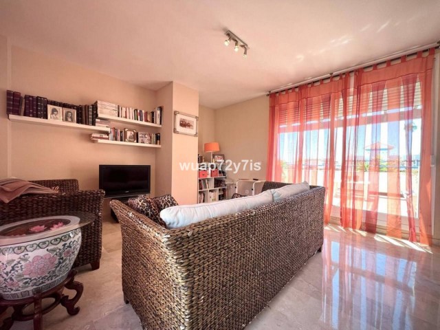 Maison mitoyenne avec 5 Chambres  à Estepona