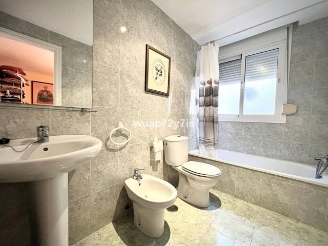 Maison mitoyenne avec 5 Chambres  à Estepona