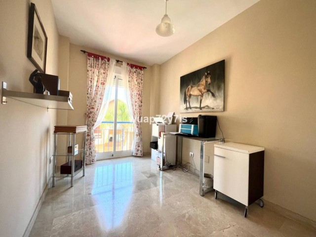 Maison mitoyenne avec 5 Chambres  à Estepona