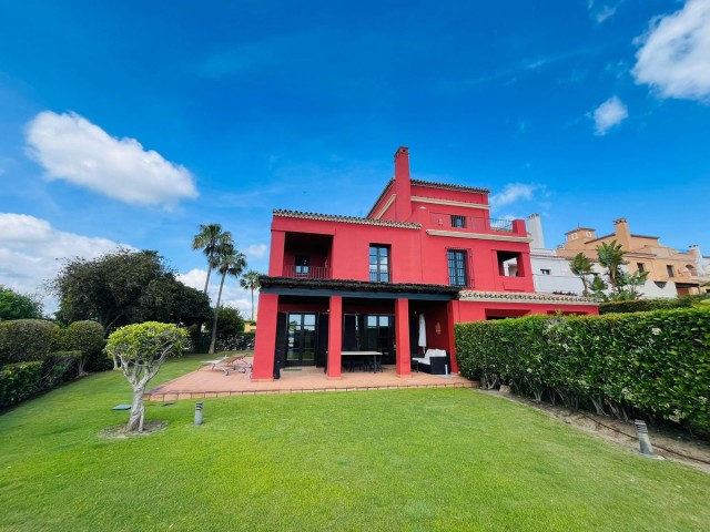 2 Bedrooms Villa in Sotogrande