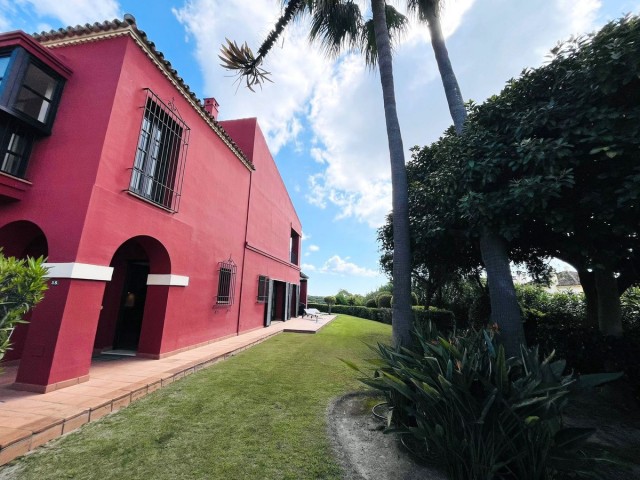 2 Bedrooms Villa in Sotogrande
