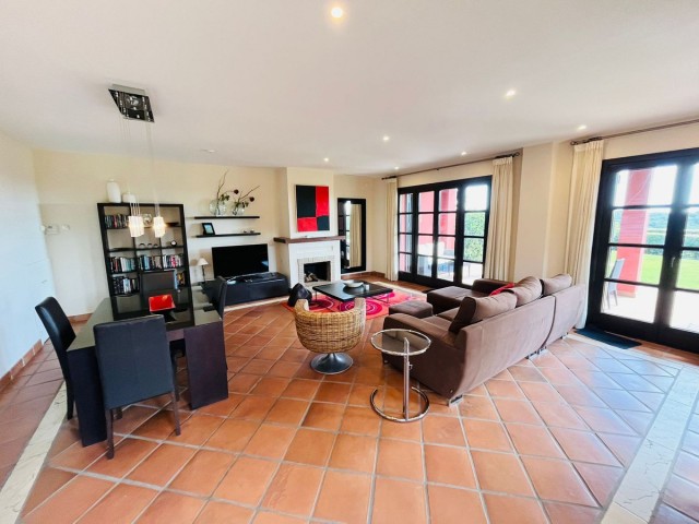 2 Bedrooms Villa in Sotogrande