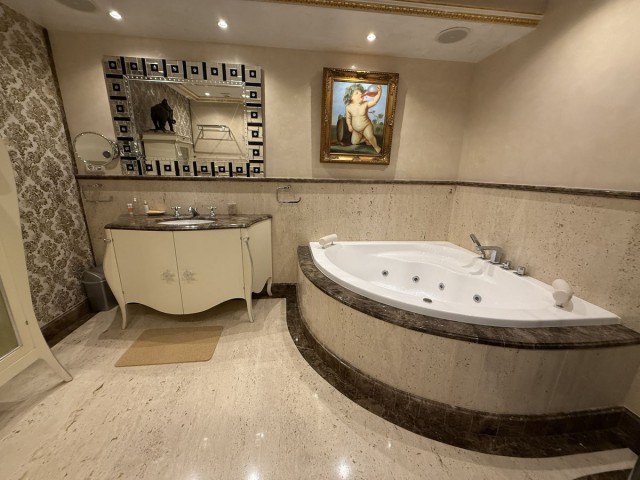 4 Sovrums Lägenhet i Puerto Banús