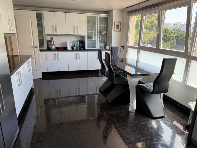 4 Makuuhuoneen Huoneisto Puerto Banús