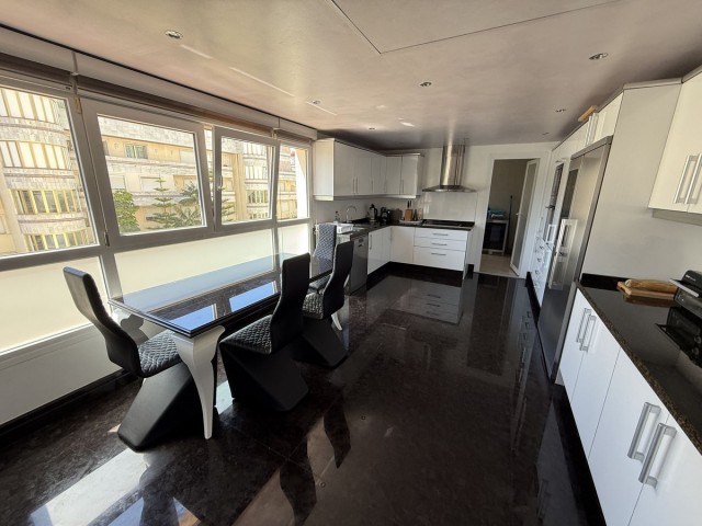 4 Makuuhuoneen Huoneisto Puerto Banús