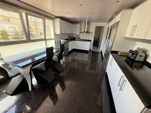 4 Makuuhuoneen Huoneisto Puerto Banús