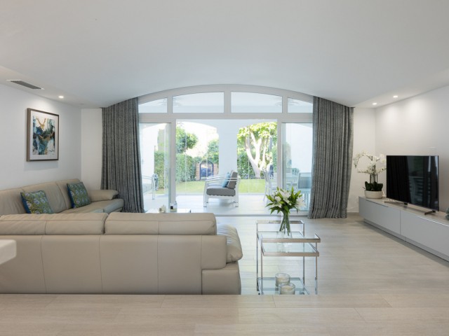 Maison mitoyenne avec 3 Chambres  à Estepona