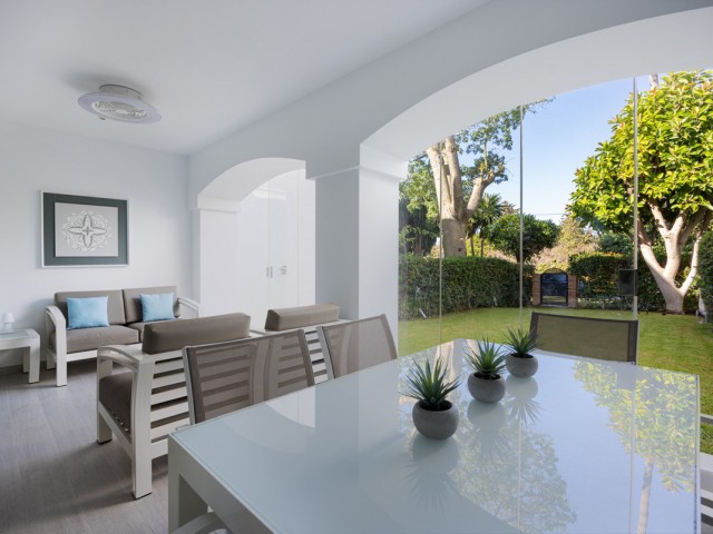 Maison mitoyenne avec 3 Chambres  à Estepona