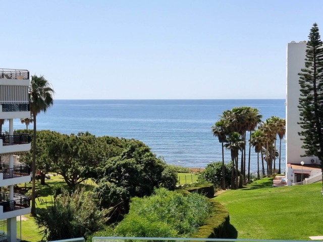 2 Bedrooms Apartment in Calahonda